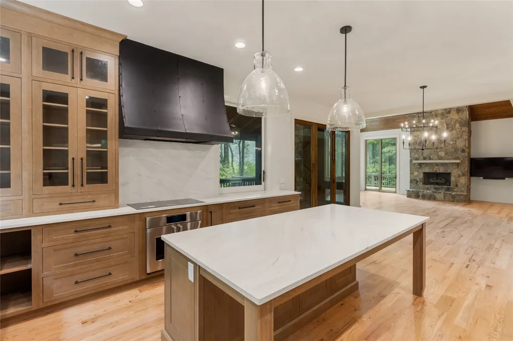 895 W Rochester Drive Cashiers, NC 28717