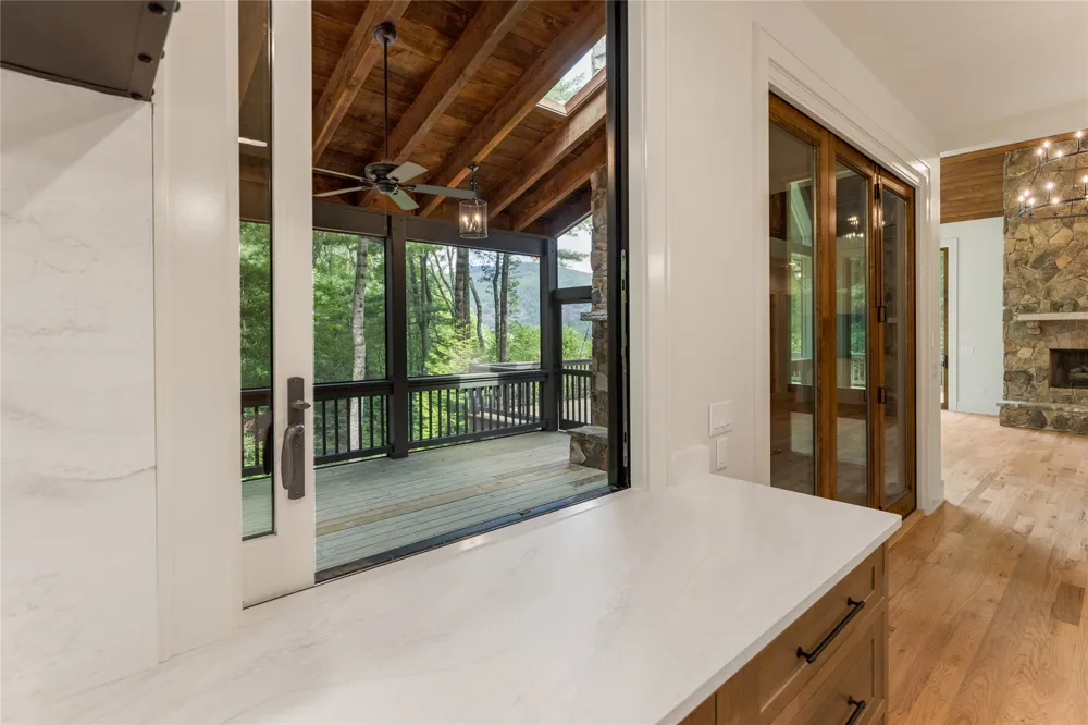 895 W Rochester Drive Cashiers, NC 28717