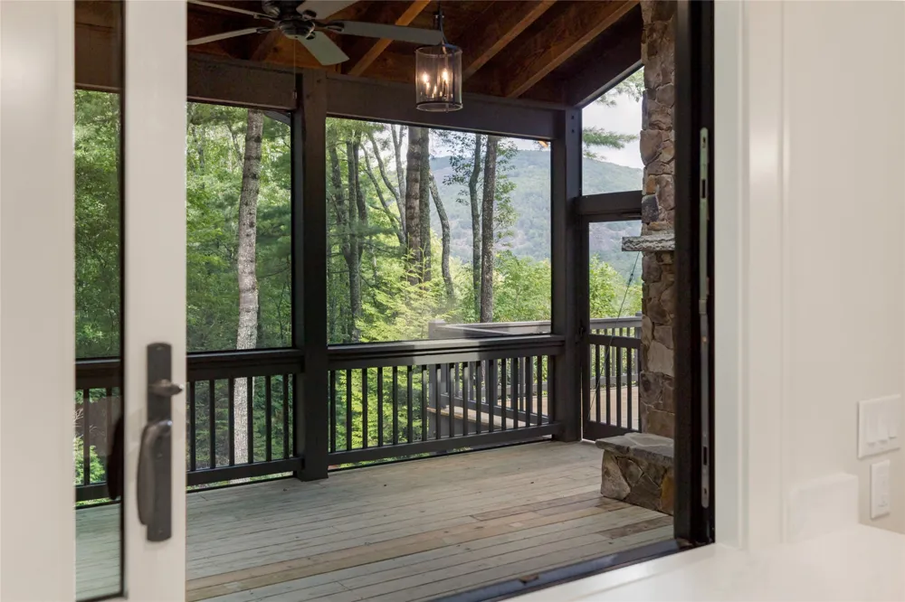 895 W Rochester Drive Cashiers, NC 28717