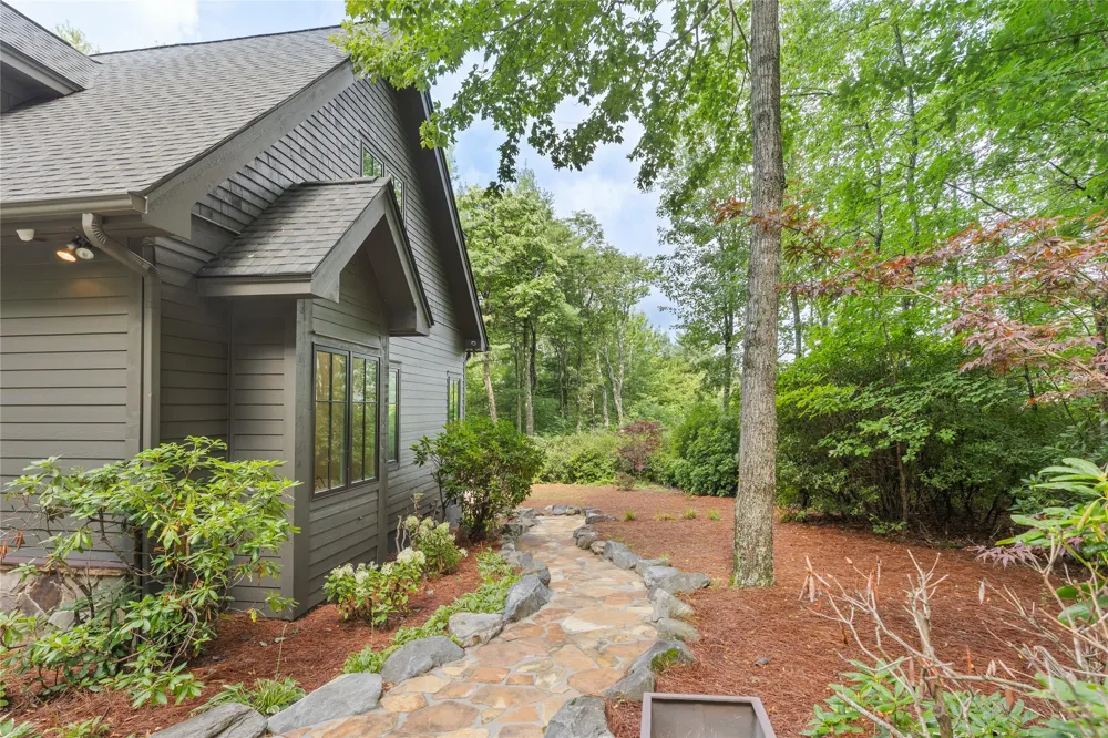 895 W Rochester Drive Cashiers, NC 28717