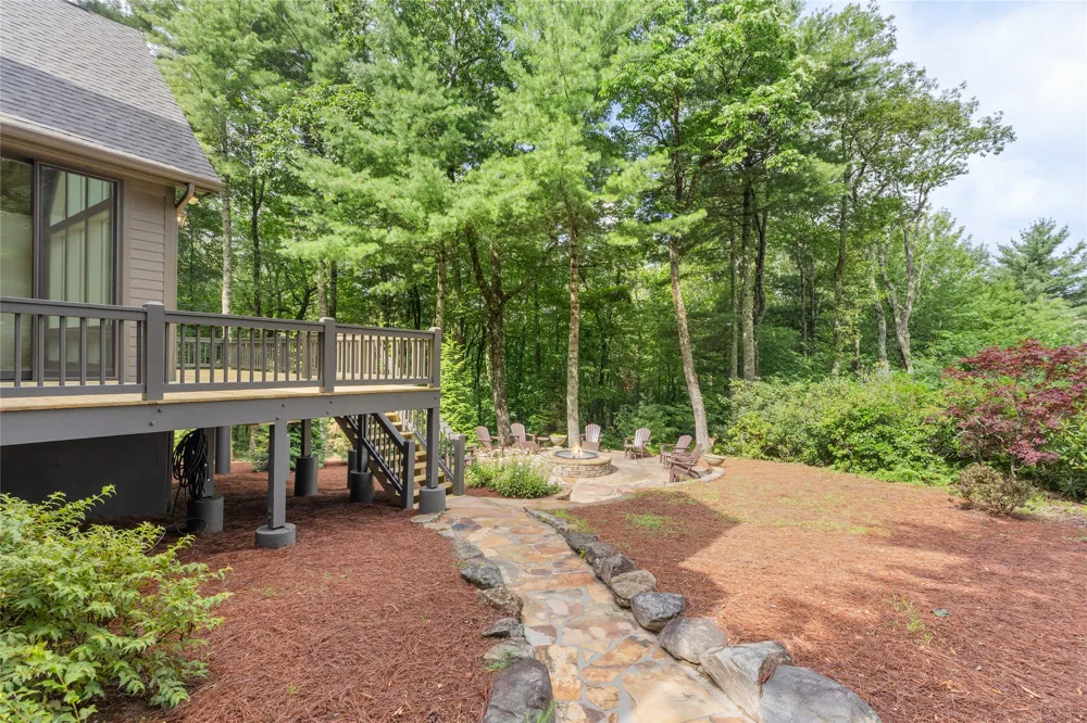895 W Rochester Drive Cashiers, NC 28717