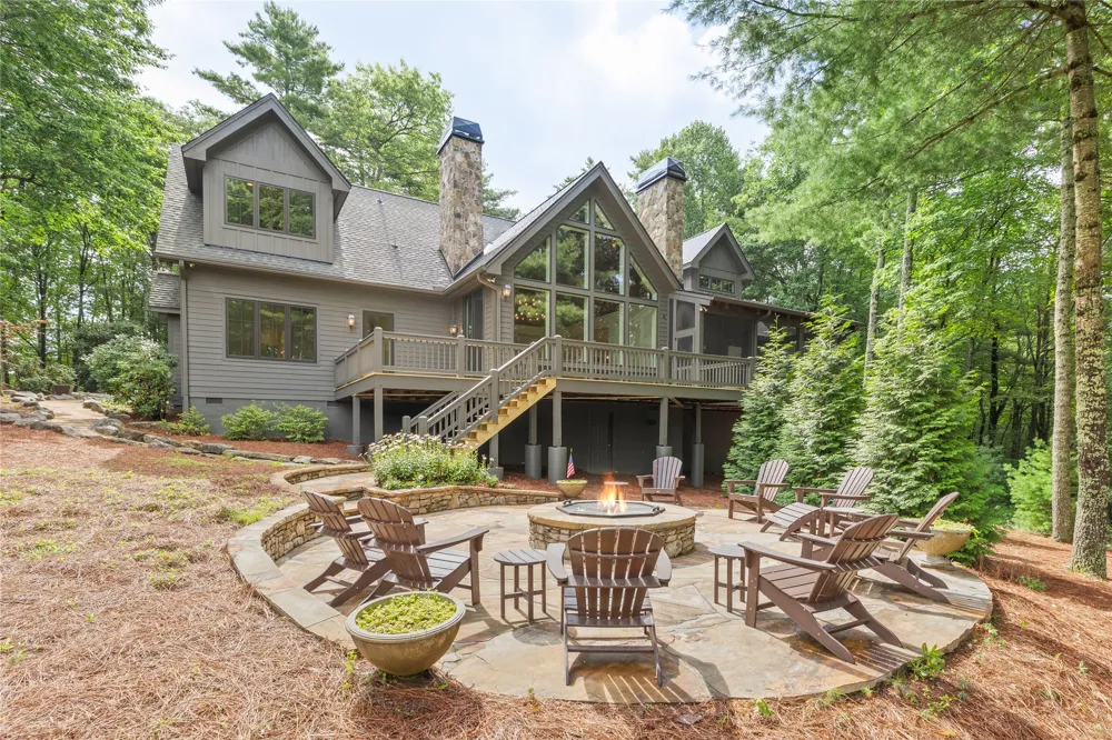 895 W Rochester Drive Cashiers, NC 28717