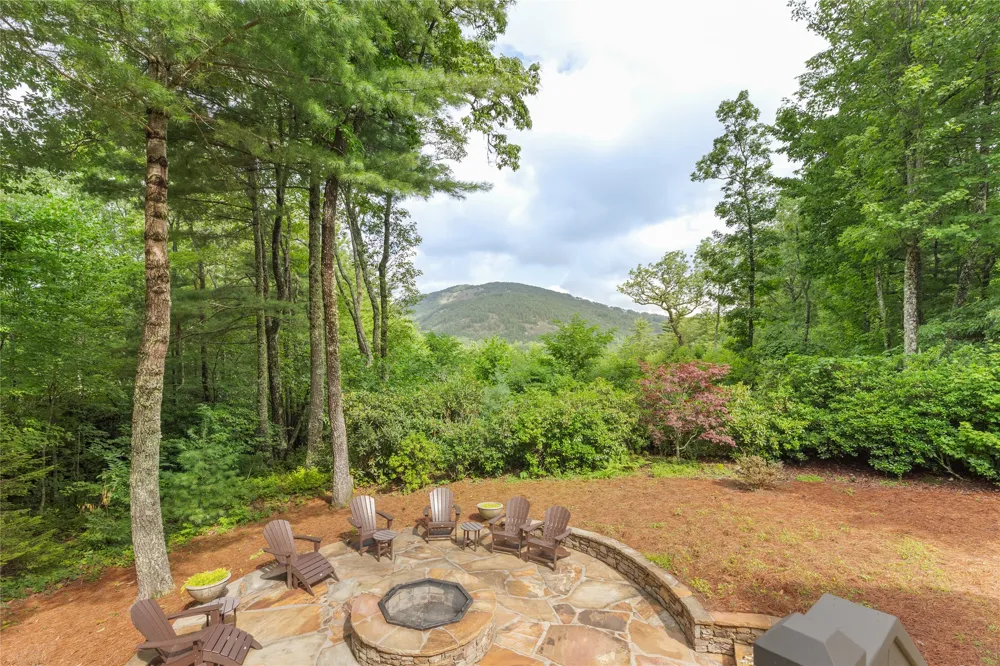 895 W Rochester Drive Cashiers, NC 28717