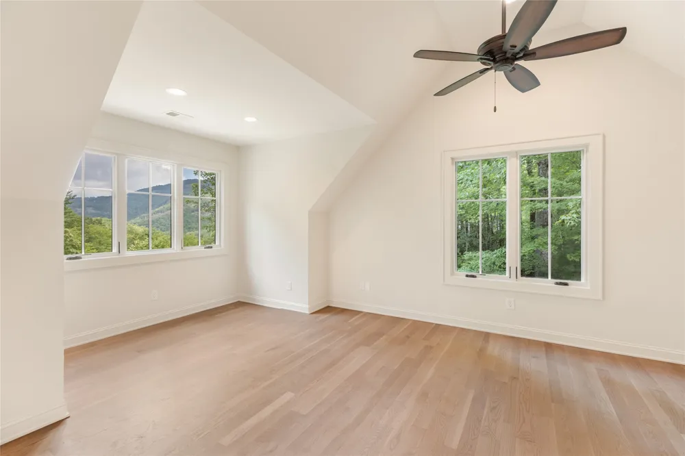 895 W Rochester Drive Cashiers, NC 28717