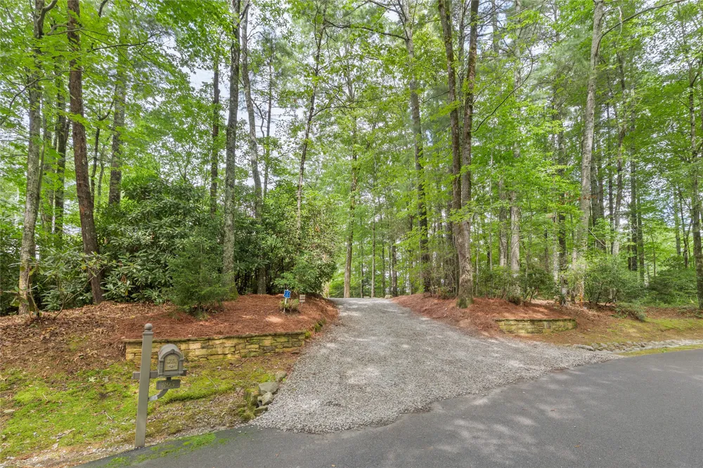 895 W Rochester Drive Cashiers, NC 28717