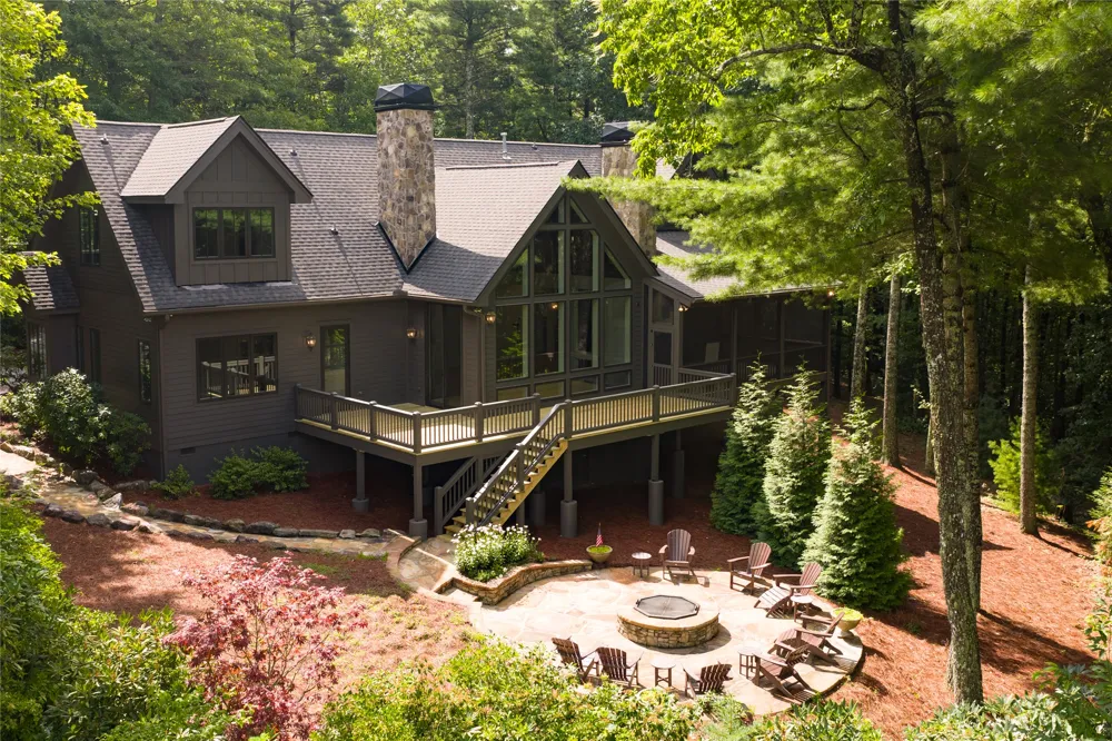 895 W Rochester Drive Cashiers, NC 28717