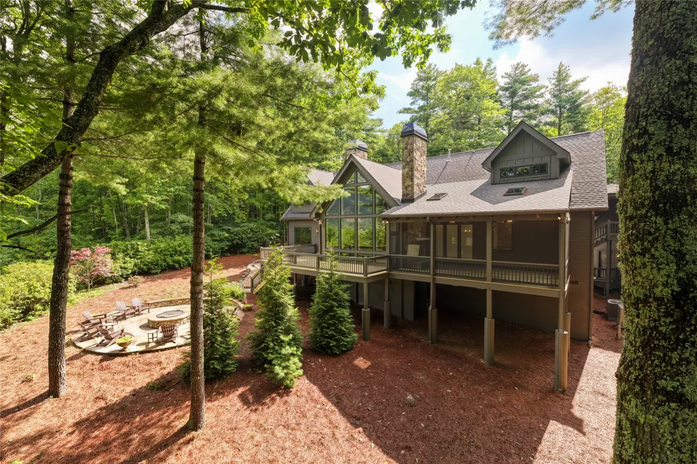 895 W Rochester Drive Cashiers, NC 28717