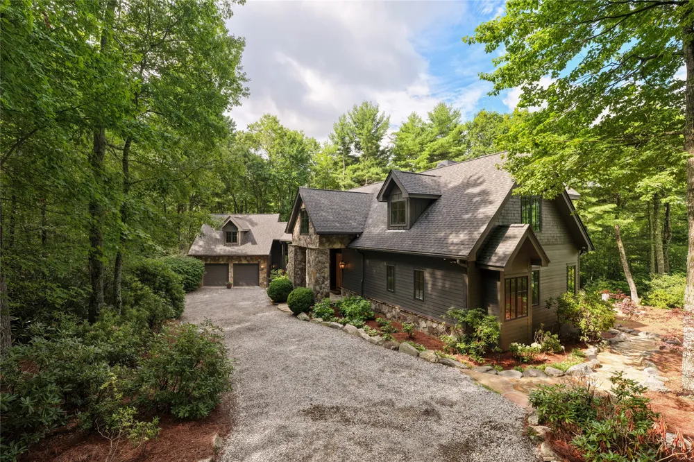 895 W Rochester Drive Cashiers, NC 28717
