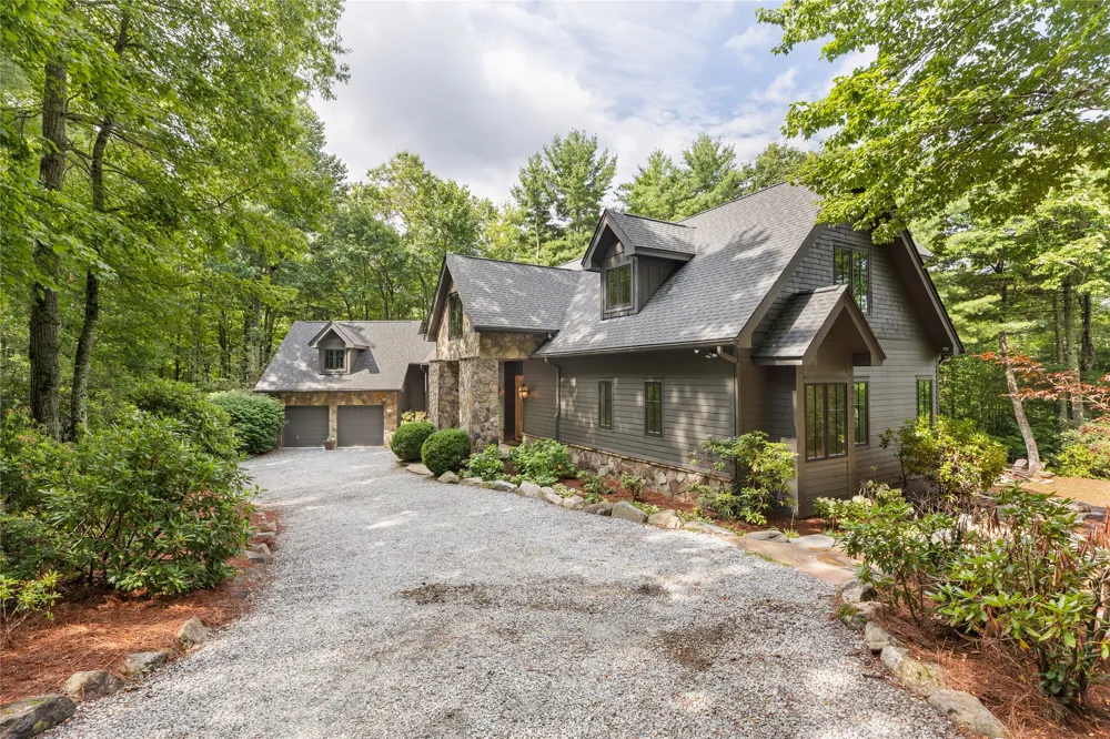 895 W Rochester Drive Cashiers, NC 28717