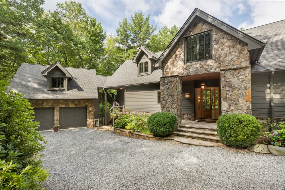 895 W Rochester Drive Cashiers, NC 28717