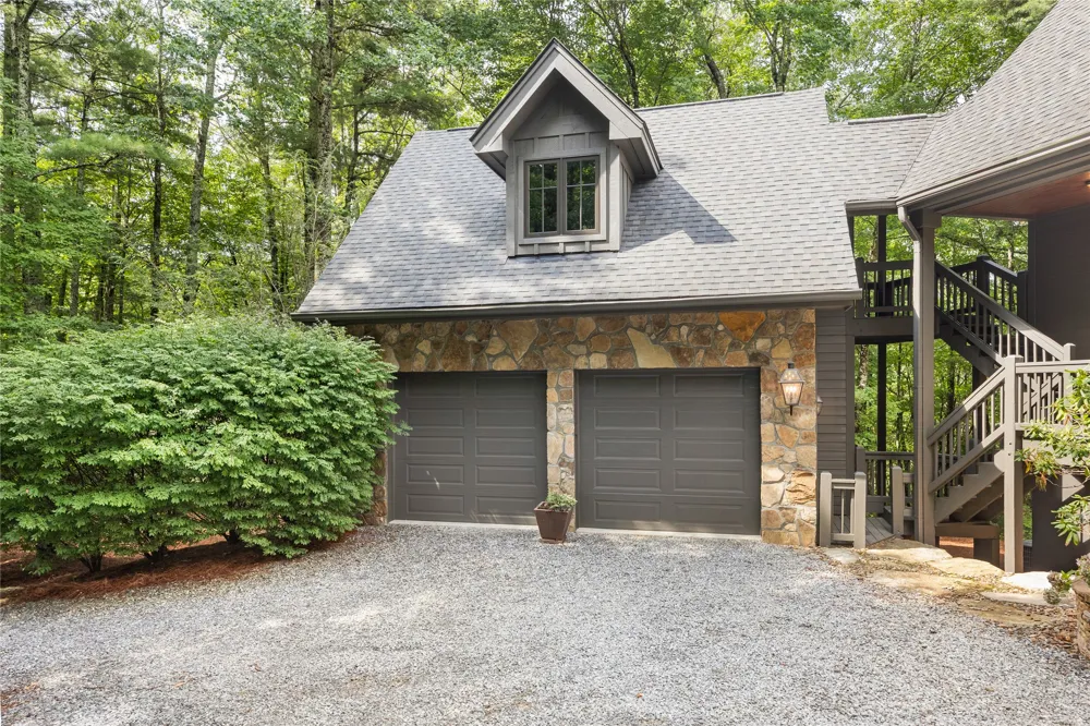 895 W Rochester Drive Cashiers, NC 28717