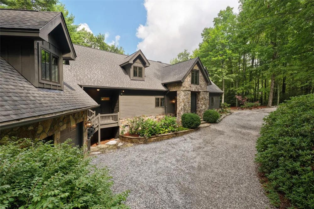 895 W Rochester Drive Cashiers, NC 28717