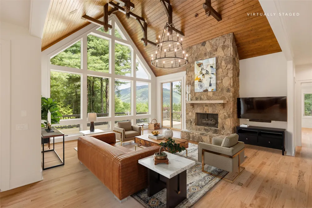 895 W Rochester Drive Cashiers, NC 28717