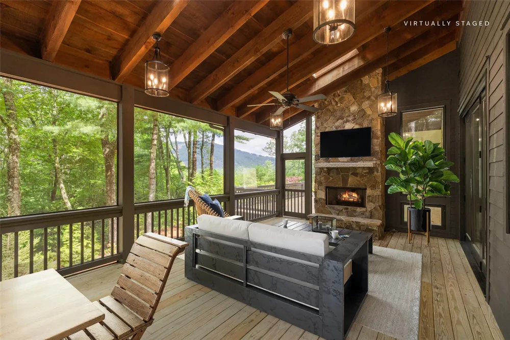 895 W Rochester Drive Cashiers, NC 28717