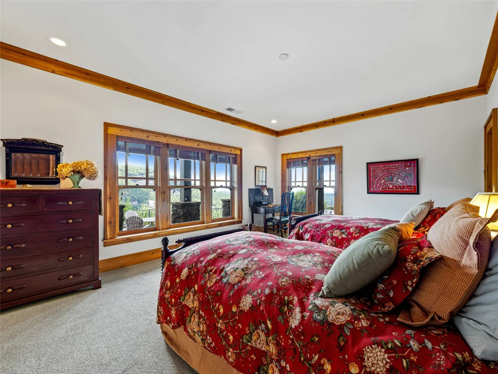770 Meadow Ridge Drive Lake Toxaway, NC 28747