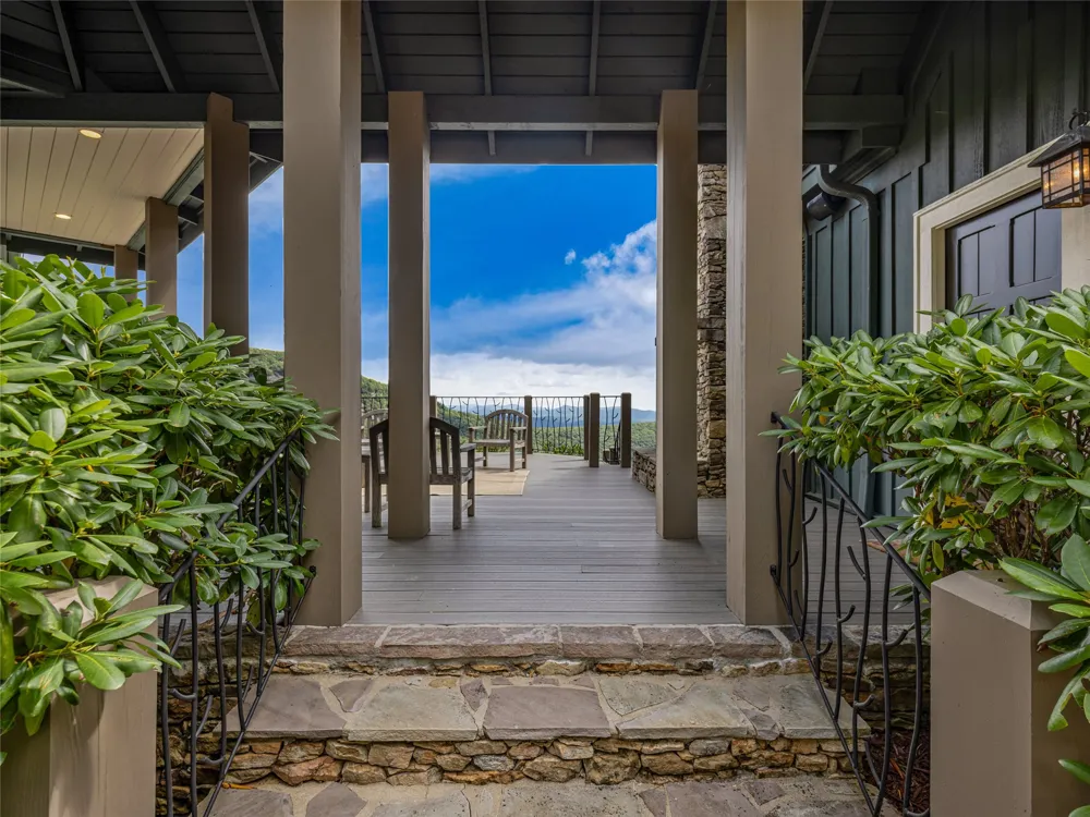770 Meadow Ridge Drive Lake Toxaway, NC 28747