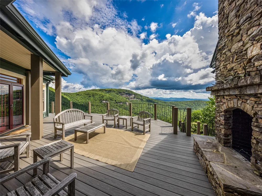 770 Meadow Ridge Drive Lake Toxaway, NC 28747