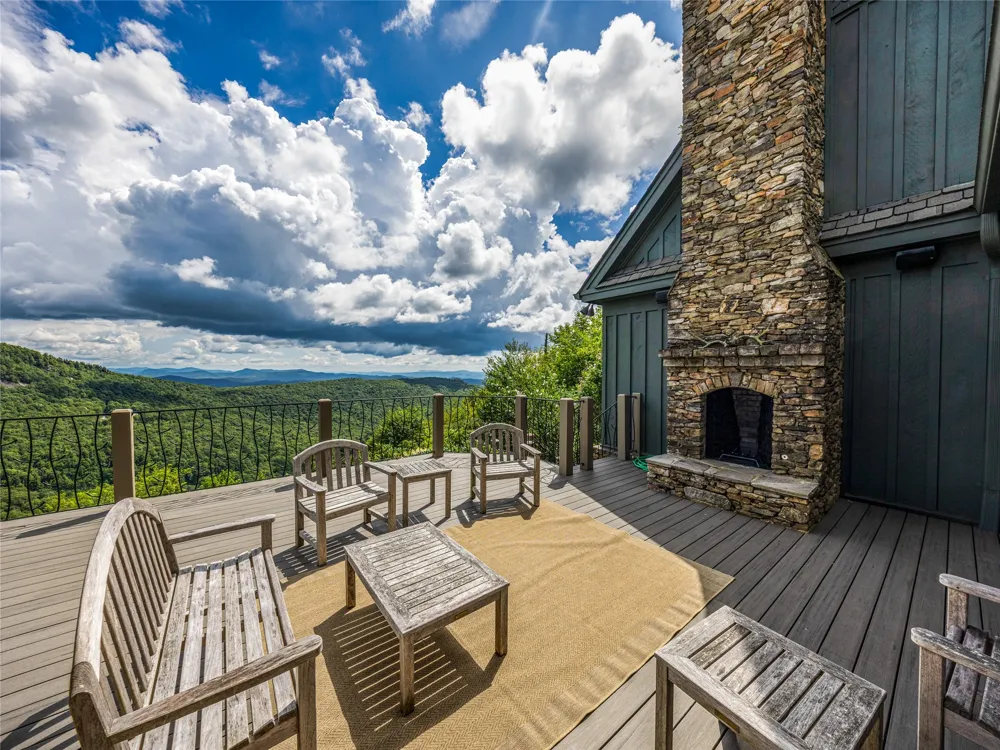 770 Meadow Ridge Drive Lake Toxaway, NC 28747