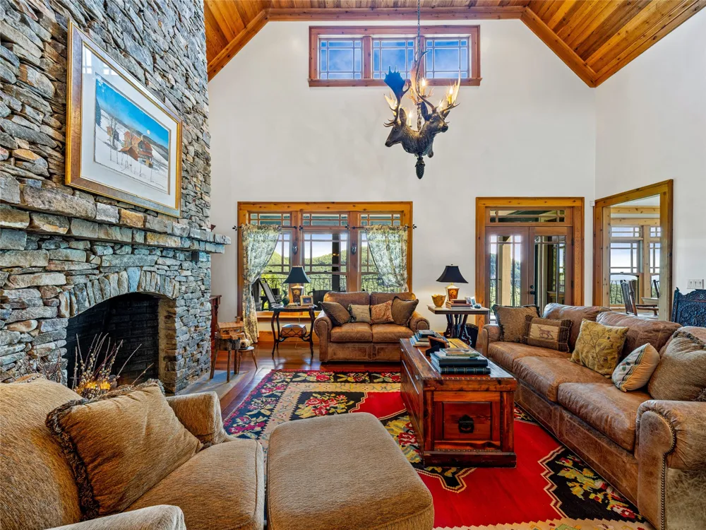 770 Meadow Ridge Drive Lake Toxaway, NC 28747
