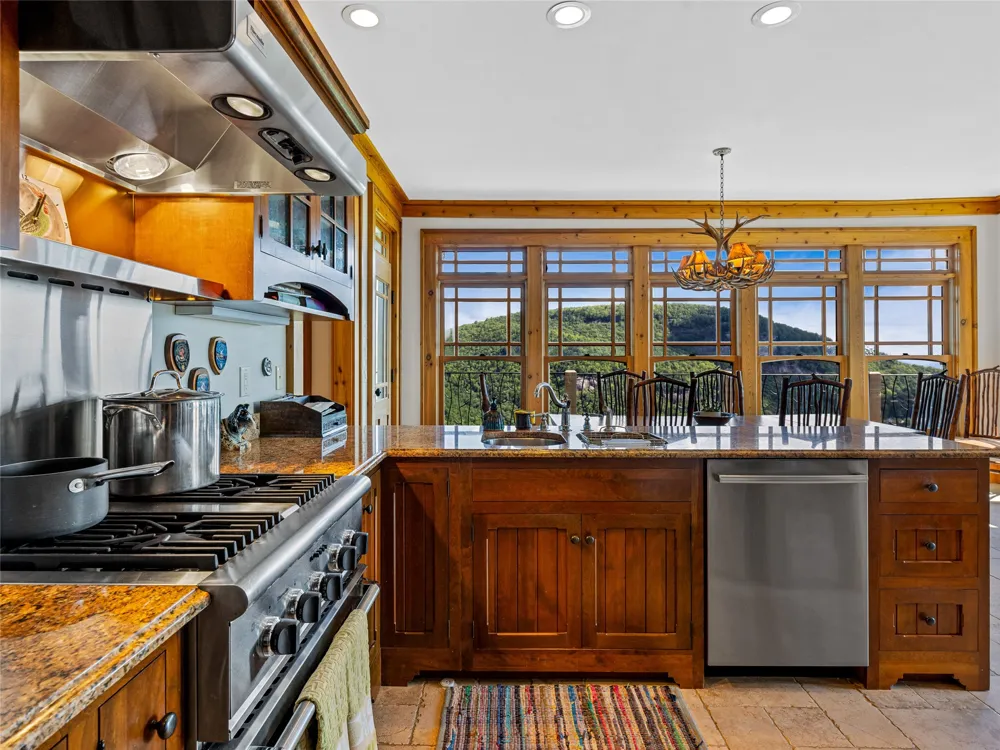 770 Meadow Ridge Drive Lake Toxaway, NC 28747