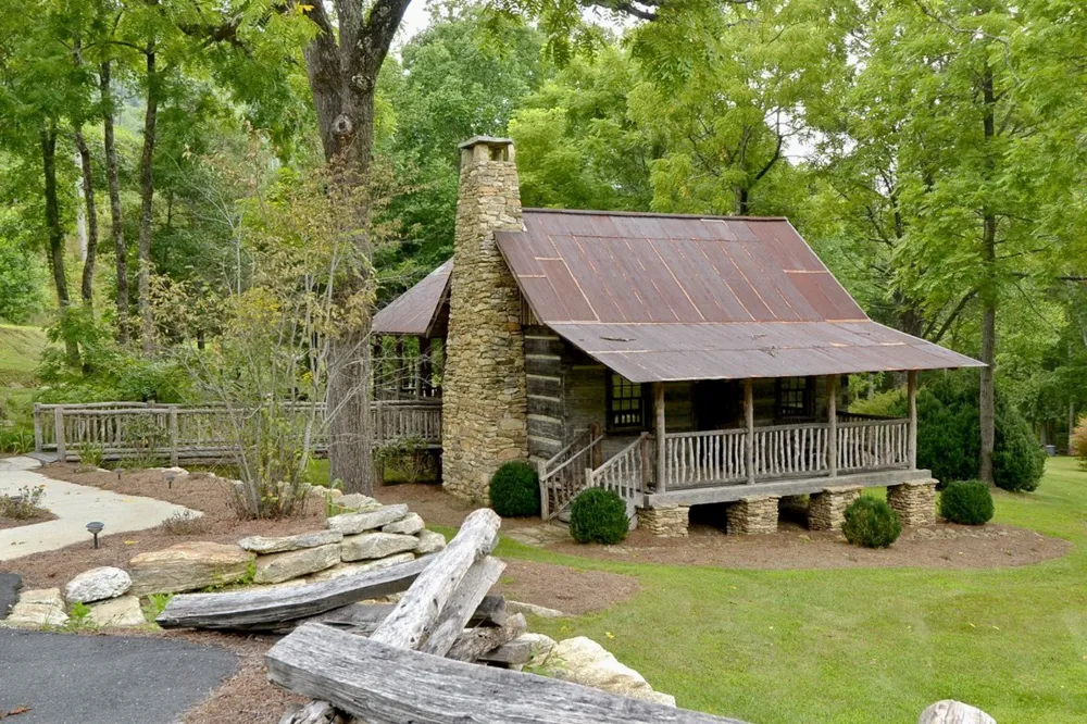 21R Pilot Knob Road Glenville, NC 28736