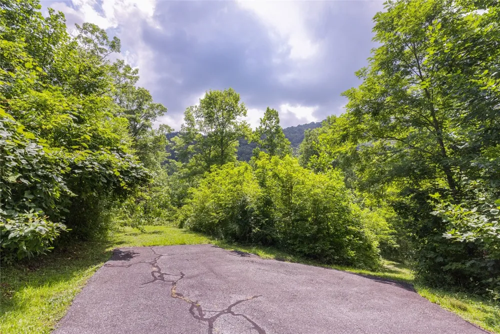21R Pilot Knob Road Glenville, NC 28736