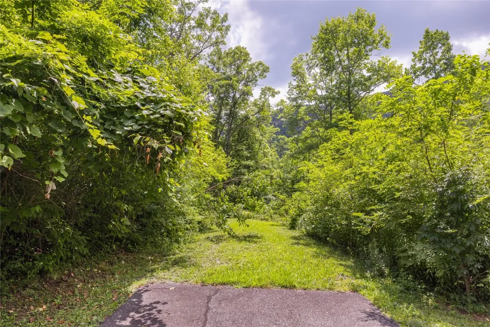 21R Pilot Knob Road Glenville, NC 28736