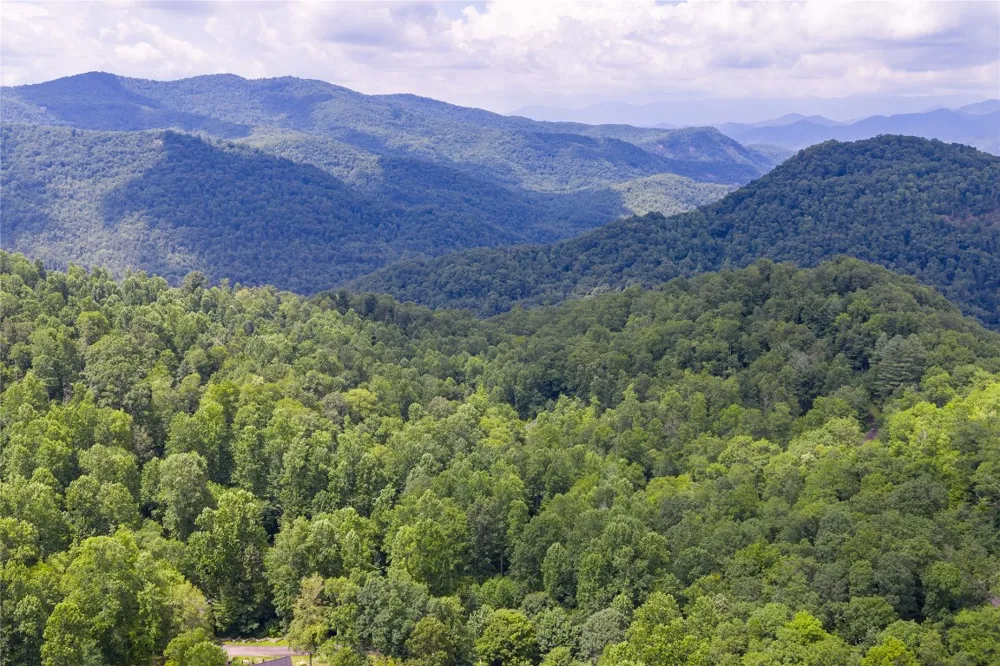 21R Pilot Knob Road Glenville, NC 28736