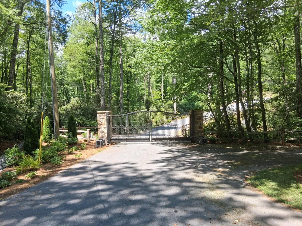5 Lone Panther Ridge Cashiers, NC 28717