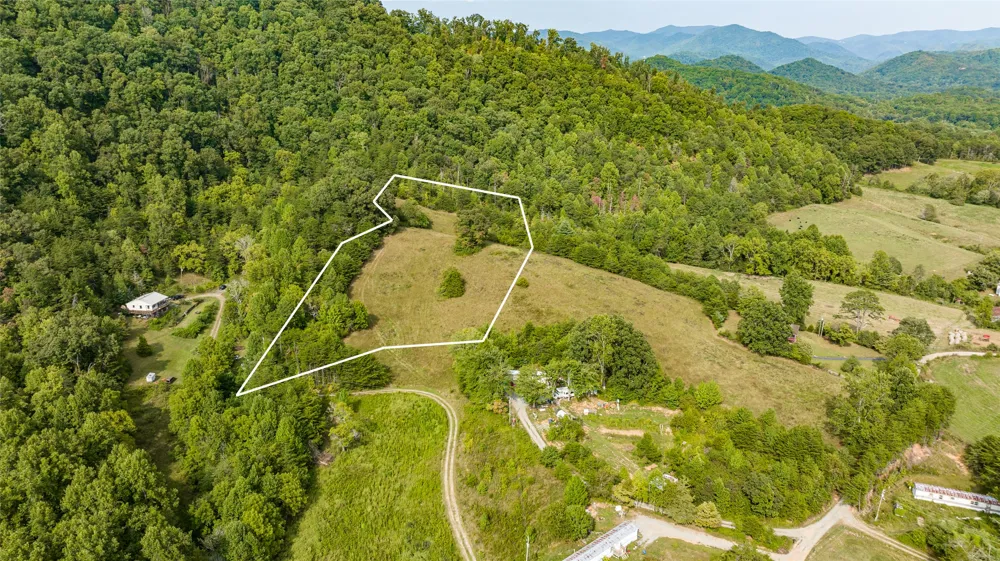 TBD Cattle Dr. Whittier, NC 28789