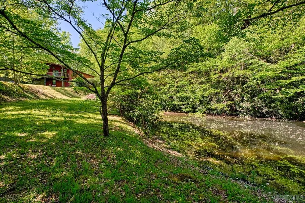 75 Gunpoint Road Cullowhee, NC 28723