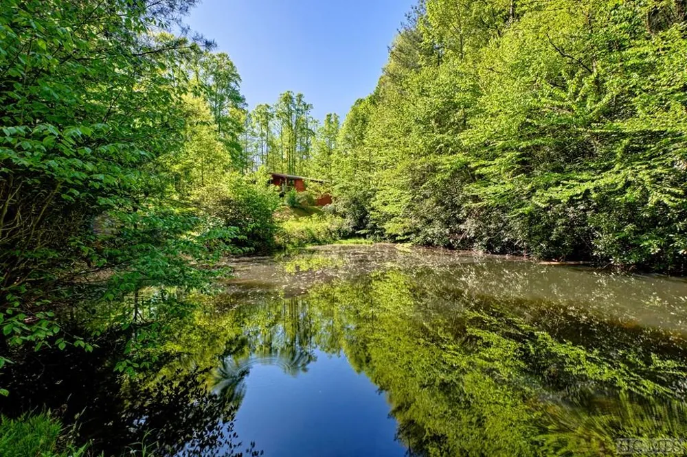75 Gunpoint Road Cullowhee, NC 28723