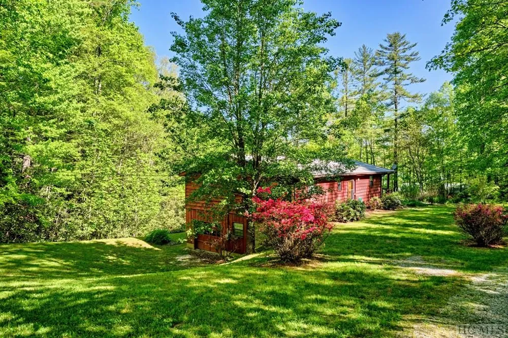 75 Gunpoint Road Cullowhee, NC 28723