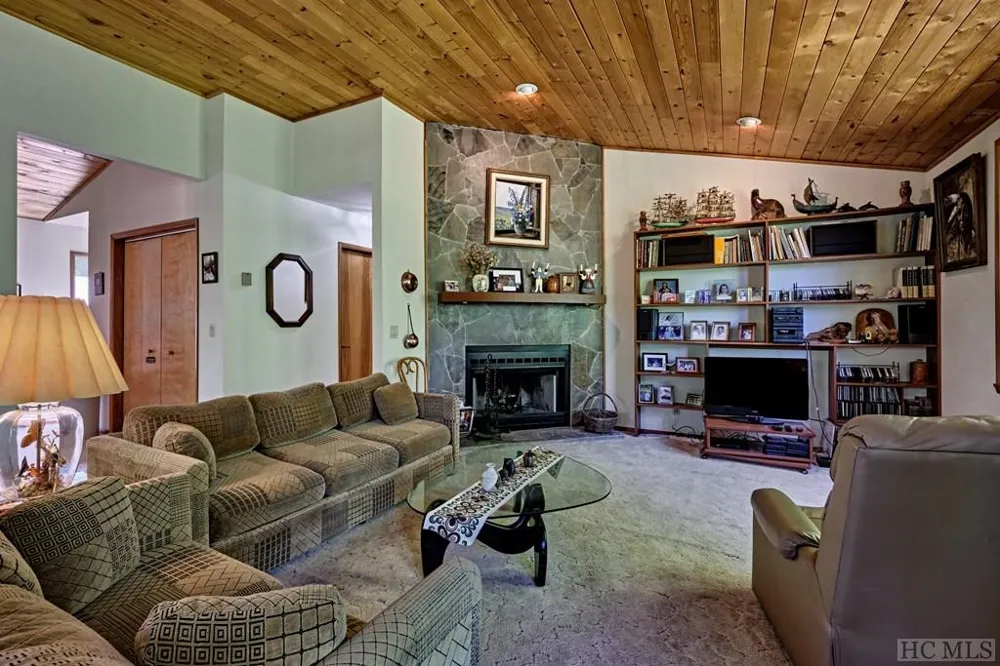 75 Gunpoint Road Cullowhee, NC 28723