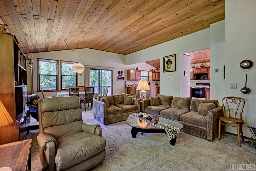 75 Gunpoint Road Cullowhee, NC 28723