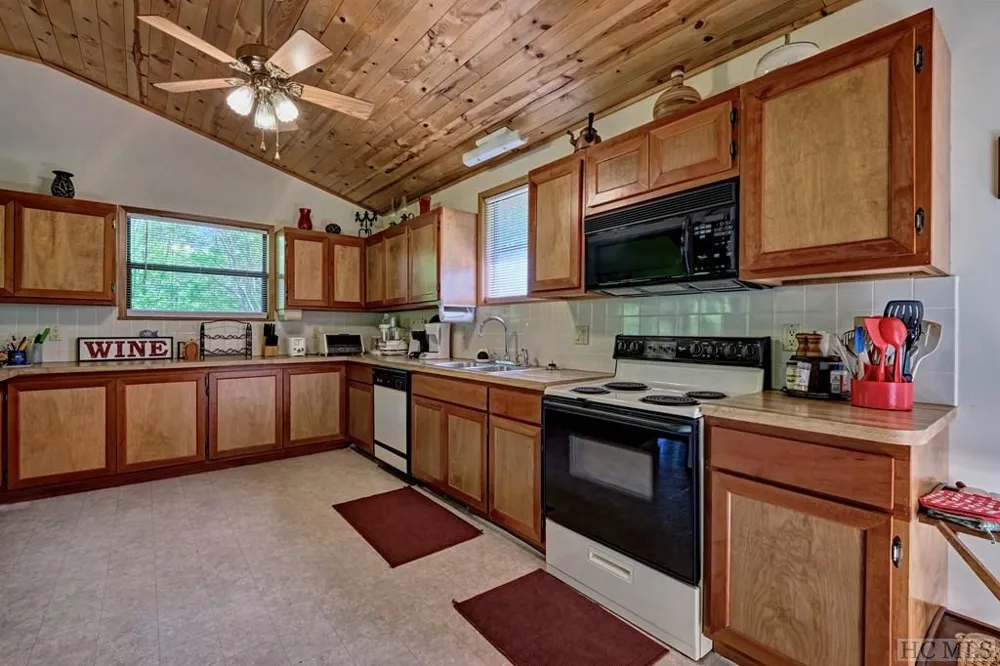 75 Gunpoint Road Cullowhee, NC 28723