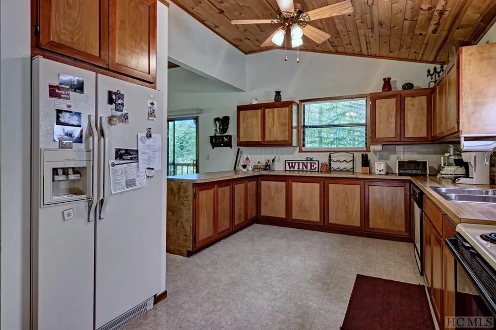75 Gunpoint Road Cullowhee, NC 28723