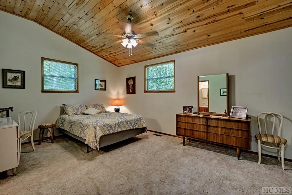 75 Gunpoint Road Cullowhee, NC 28723