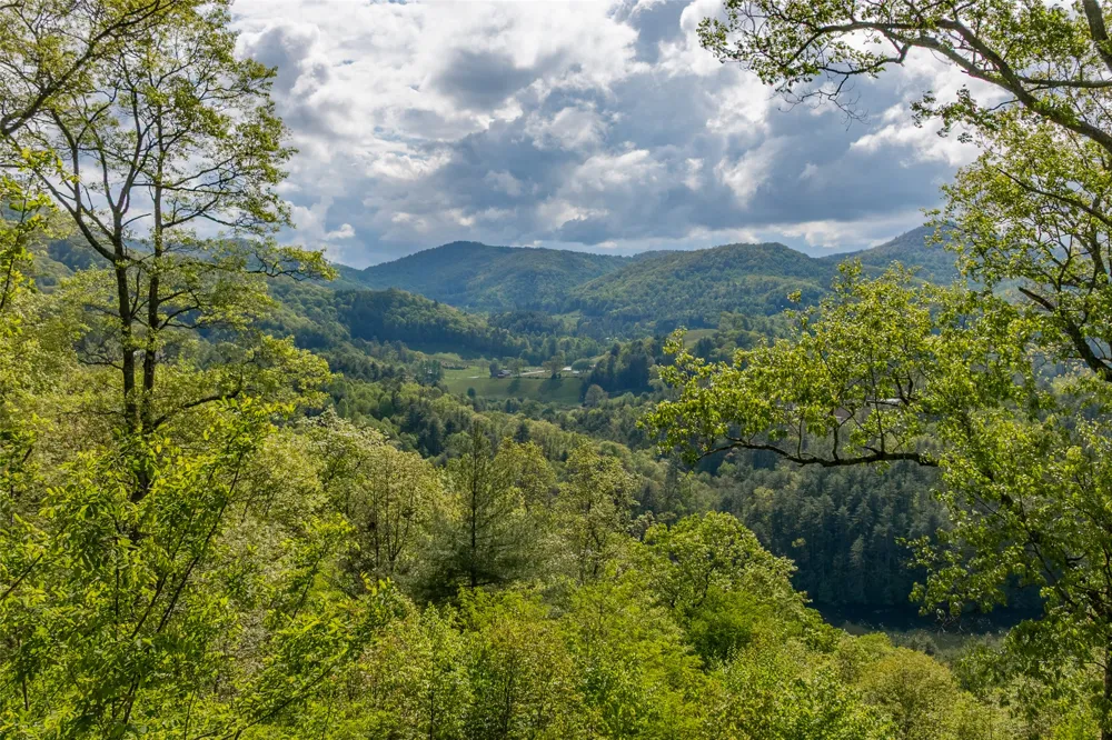 723 Shepherds Gap Road Cullowhee, NC 28723