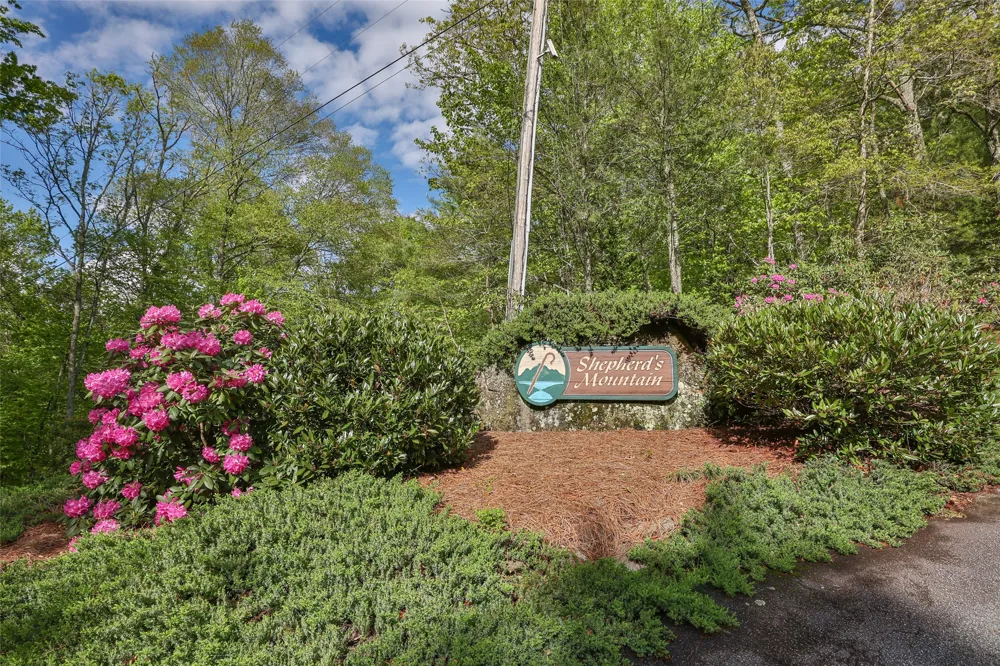 723 Shepherds Gap Road Cullowhee, NC 28723