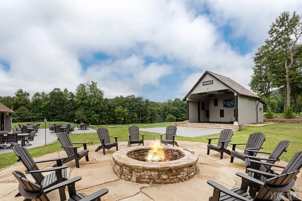 C20 Roaming Road Glenville, NC 28736