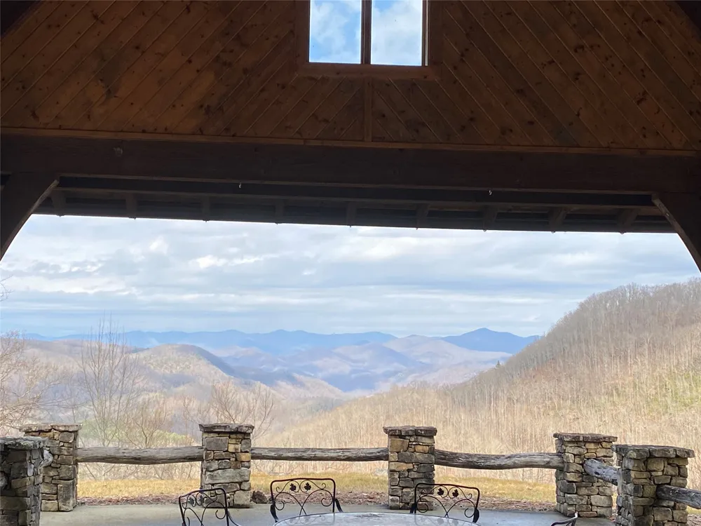 2672 Pilot Knob Road Glenville, NC 28736