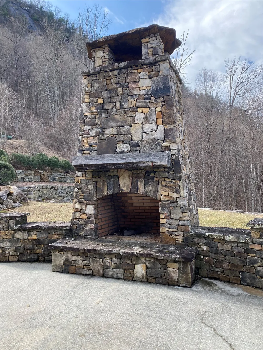 2672 Pilot Knob Road Glenville, NC 28736