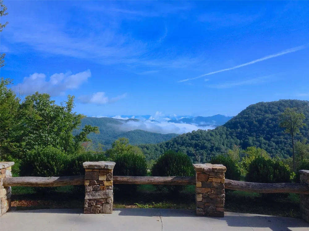2672 Pilot Knob Road Glenville, NC 28736