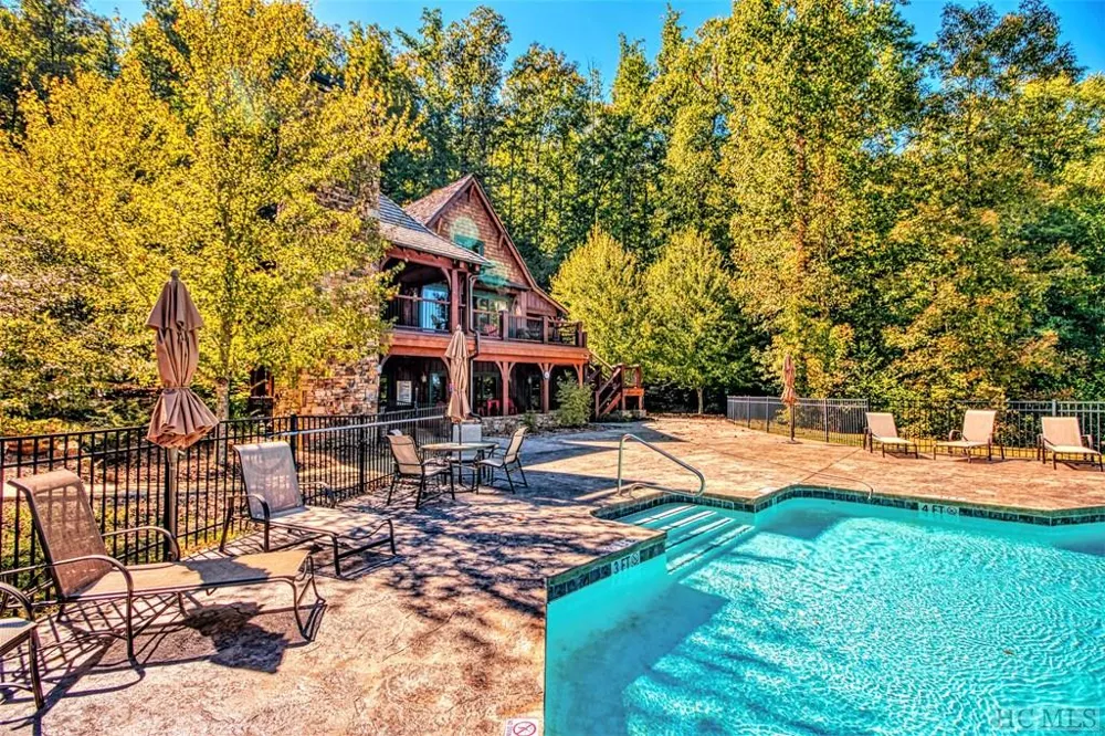 2672 Pilot Knob Road Glenville, NC 28736
