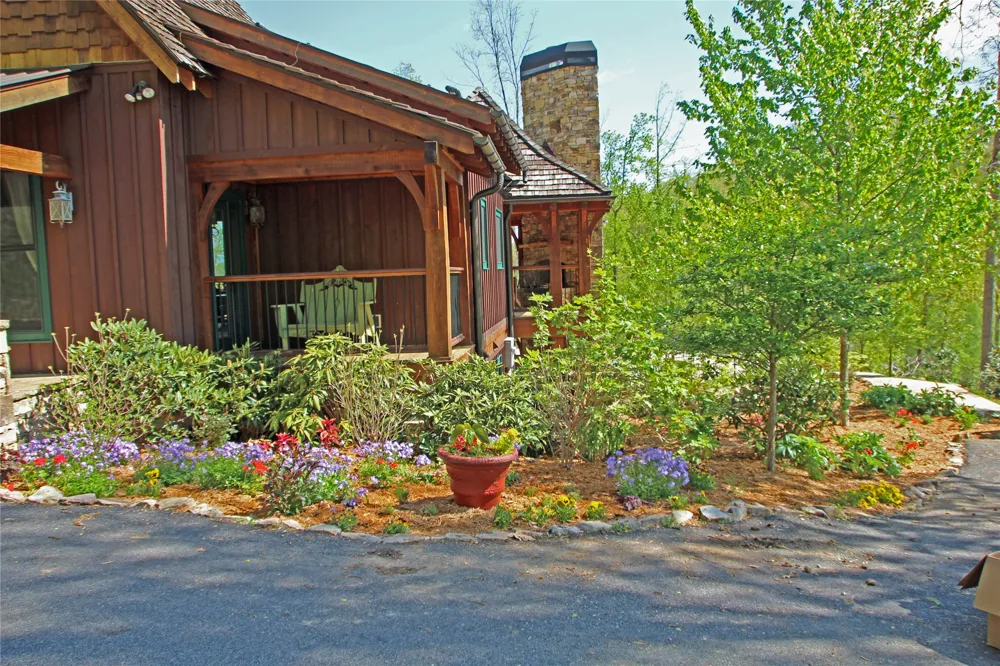 2672 Pilot Knob Road Glenville, NC 28736