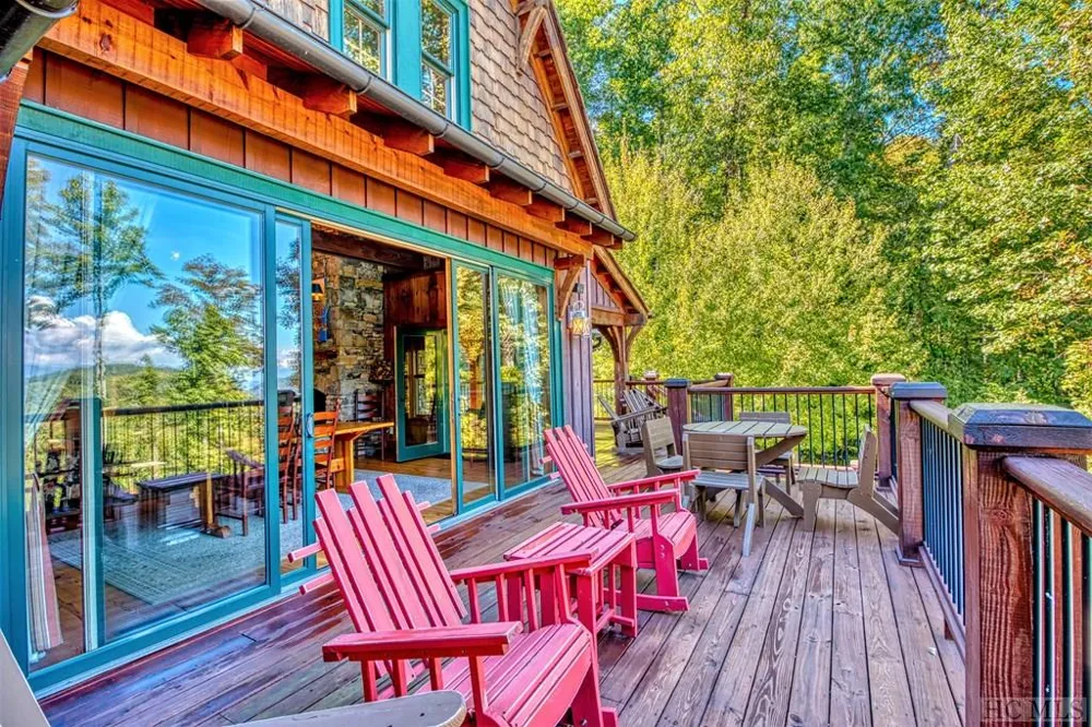 2672 Pilot Knob Road Glenville, NC 28736