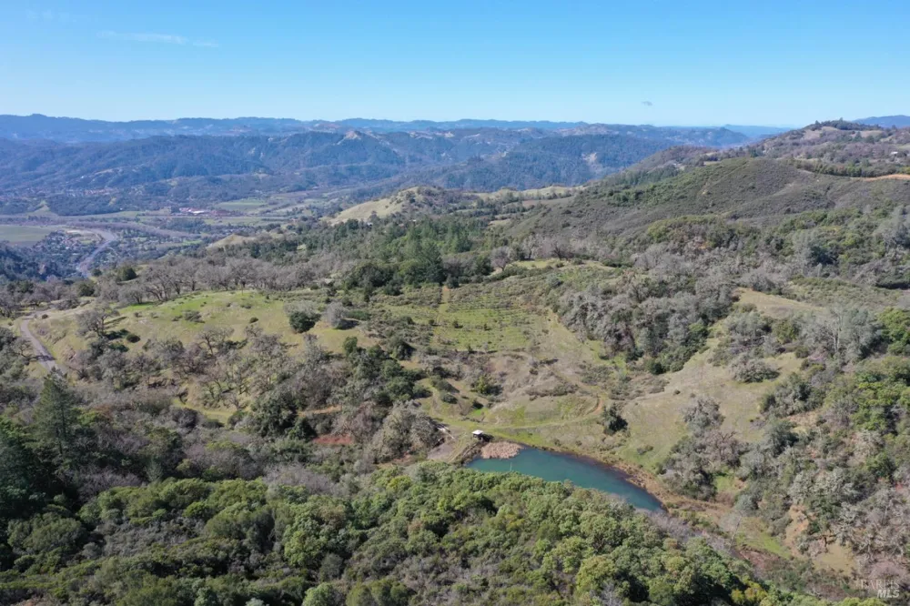 32400 Pine Mountain Road Cloverdale, CA 95425
