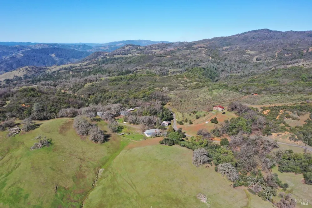 32400 Pine Mountain Road Cloverdale, CA 95425
