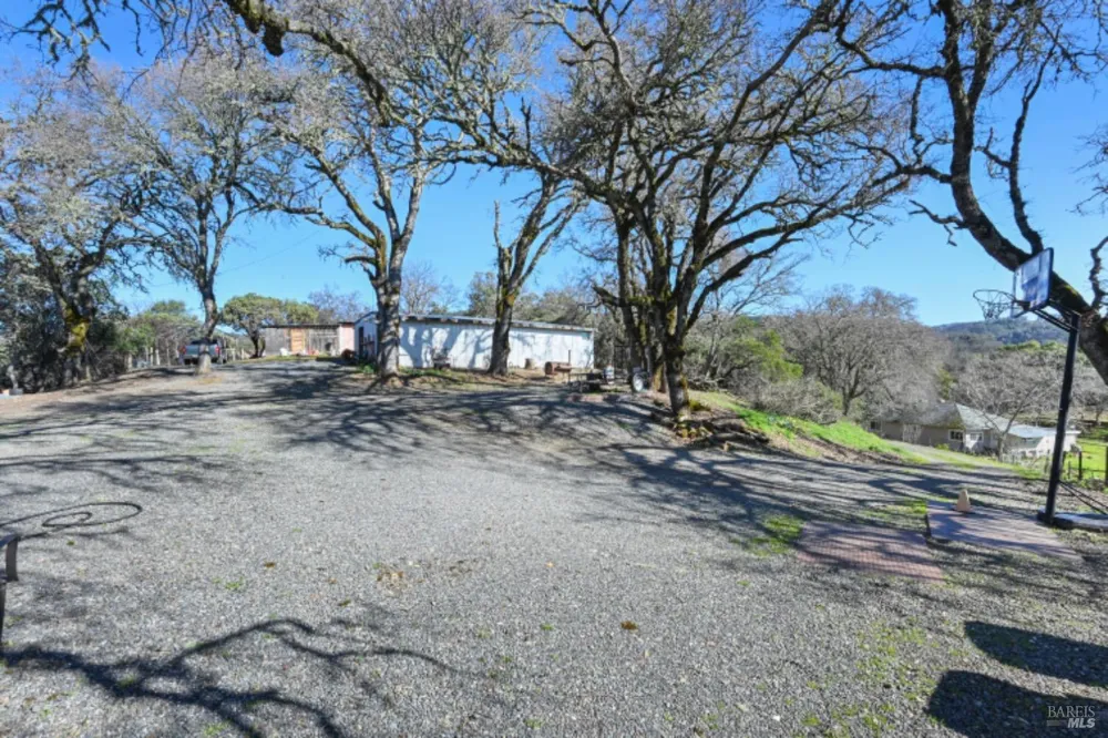 32400 Pine Mountain Road Cloverdale, CA 95425